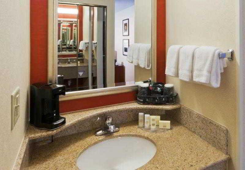 Courtyard Boulder Longmont Hotel Room photo